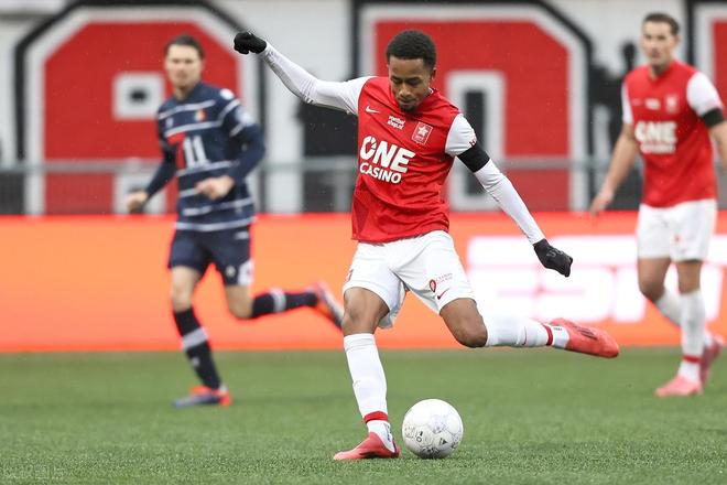 但在阿德巴 但在阿德巴