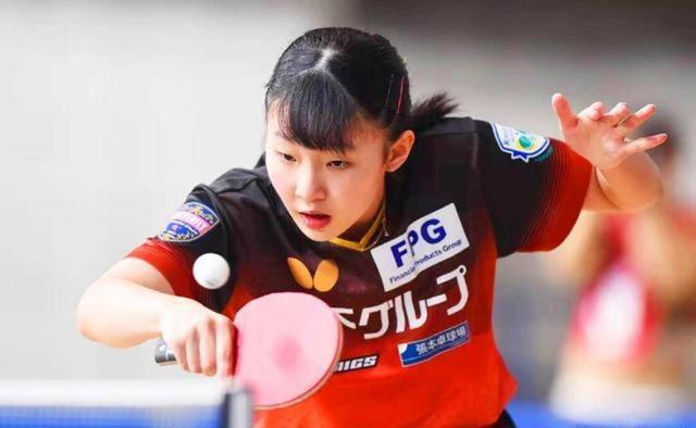 其背后是 其背后是