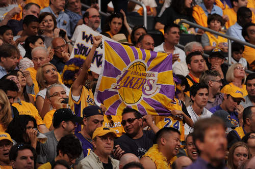 了更衣室的 了更衣室的